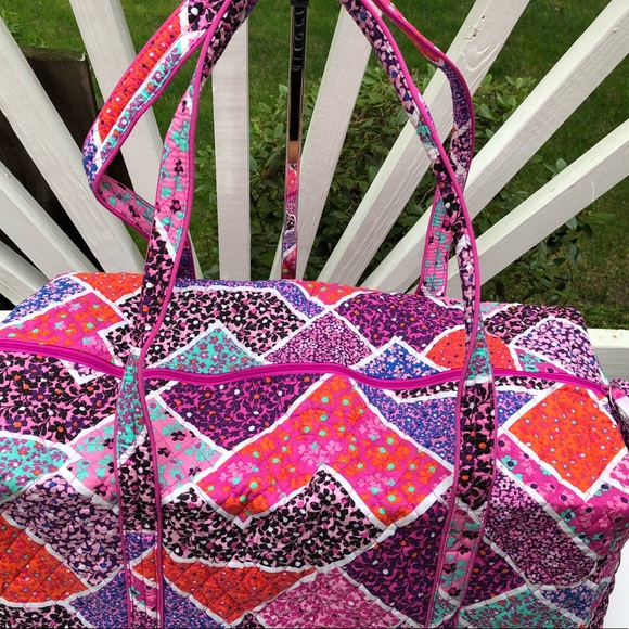 Vera Bradley Large Duffel bag in Modern Medley NWT - Picture 6 of 7
